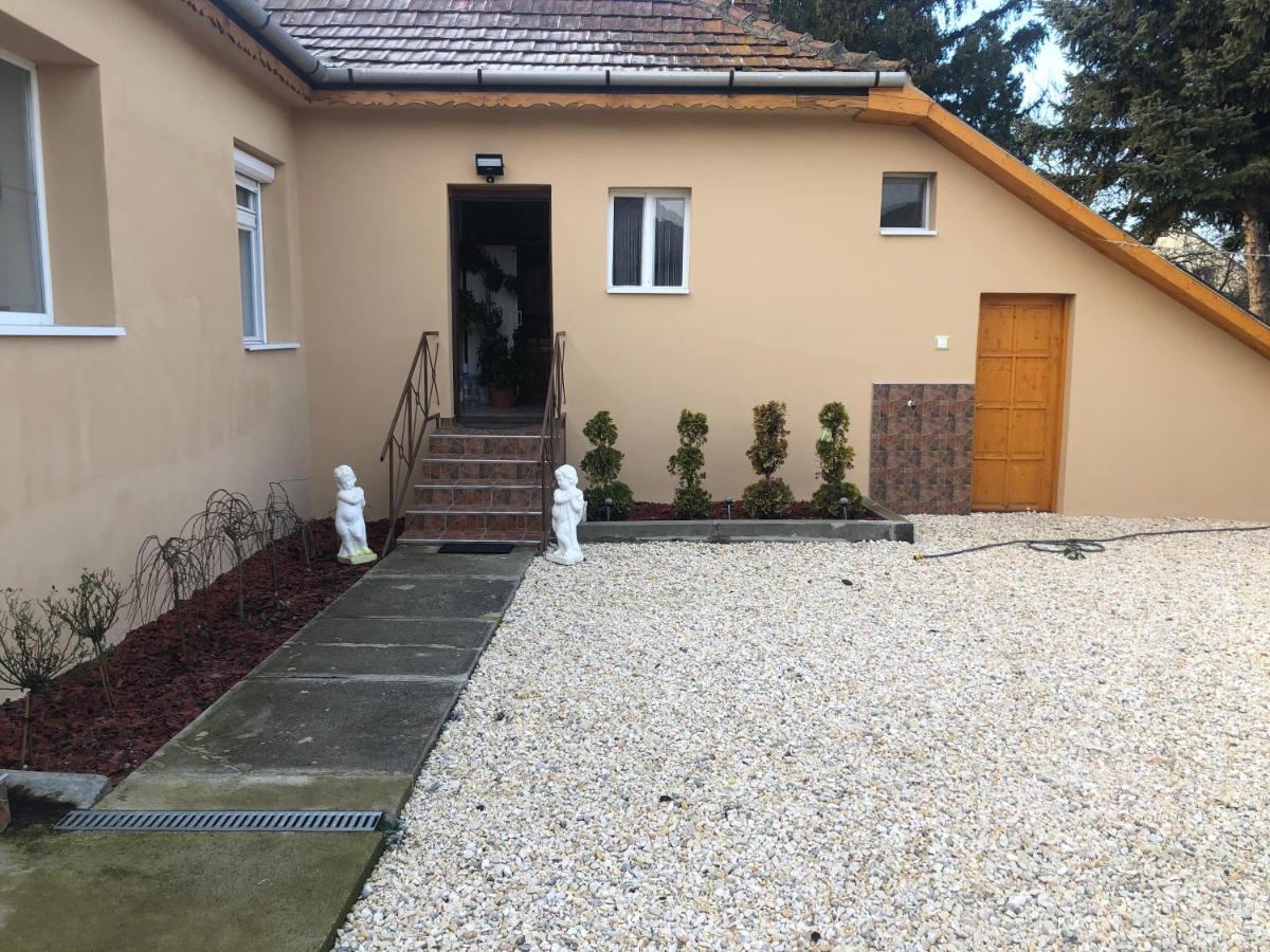 Toerpi Apartman Halmaj Dış mekan fotoğraf
