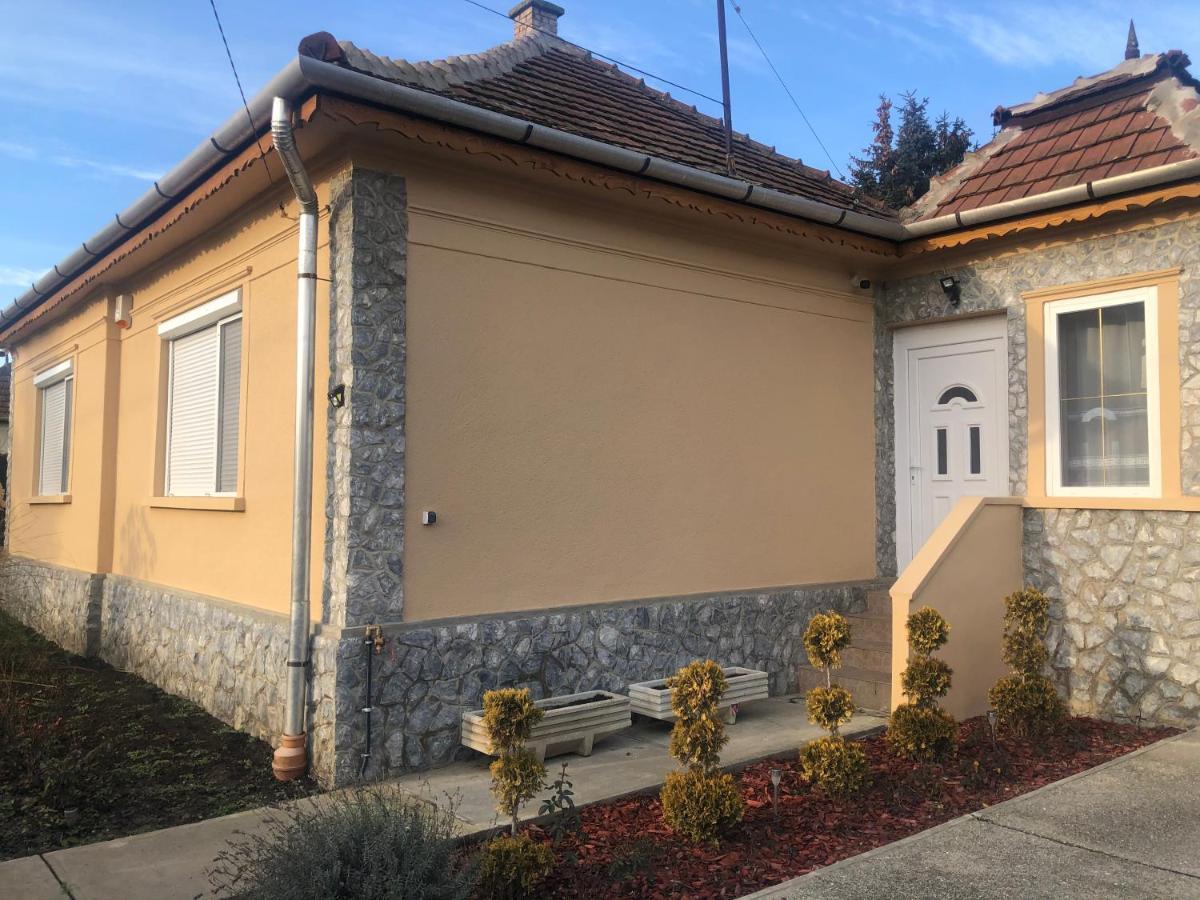 Toerpi Apartman Halmaj Dış mekan fotoğraf